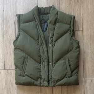NWT Blank NYC Polyester Sleeveless Buttoned Green Puffer Vest Women’s Small